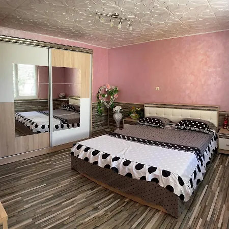 Lyusi House 1 بيت ضيافة