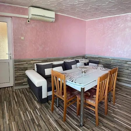 Lyusi House 1 * مونتانا
