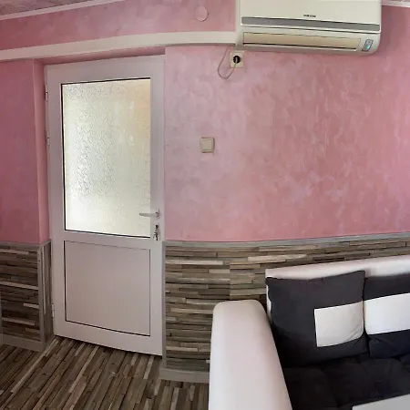 بيت ضيافة Lyusi House 1 مونتانا